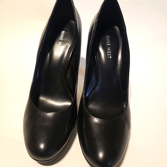 NineWest - Picture 3 of 3